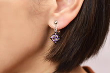 Load image into Gallery viewer, Shell Lacquer (Raden) Earrings – Cloisonné Cut Small – Pink