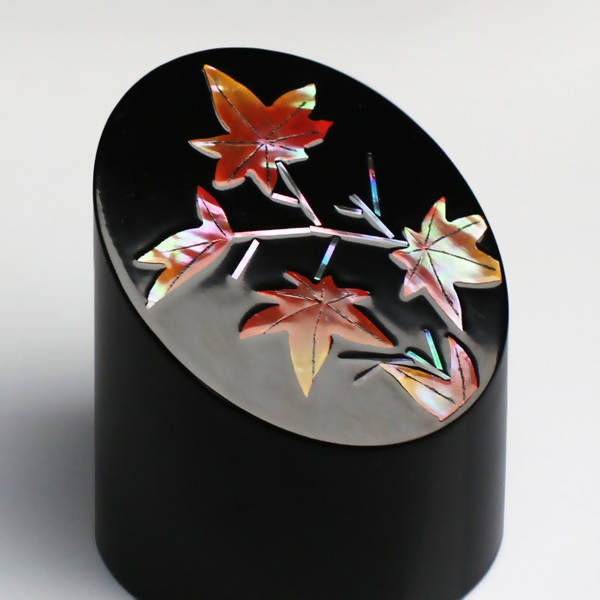 Takaoka Lacquerware Mother-of-Pearl Cylindrical Paperweight – Maple Leaf Design – Toyama Prefecture Traditional Crafts