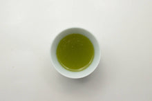 Load image into Gallery viewer, Shizuoka Fukamushi Cha – Shizukaen Satsuki Brand Deep-Steamed Green Tea – Single Source – 200 g
