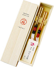Load image into Gallery viewer, ISSOU Gold Leaf Lacquered Natural Wood Couple’s Chopsticks – Great Gift – Made in Japan