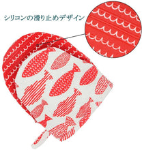 Load image into Gallery viewer, AYADA Kawaii Heat-Resistant Kitchen Mittens – Non-Slip – Set of 2 Mittens – Cherry Fish Pattern